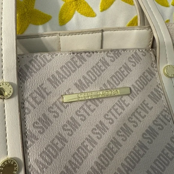 Steve Madden Cream Tote Bag with Quilted Design - Picture 5 of 8